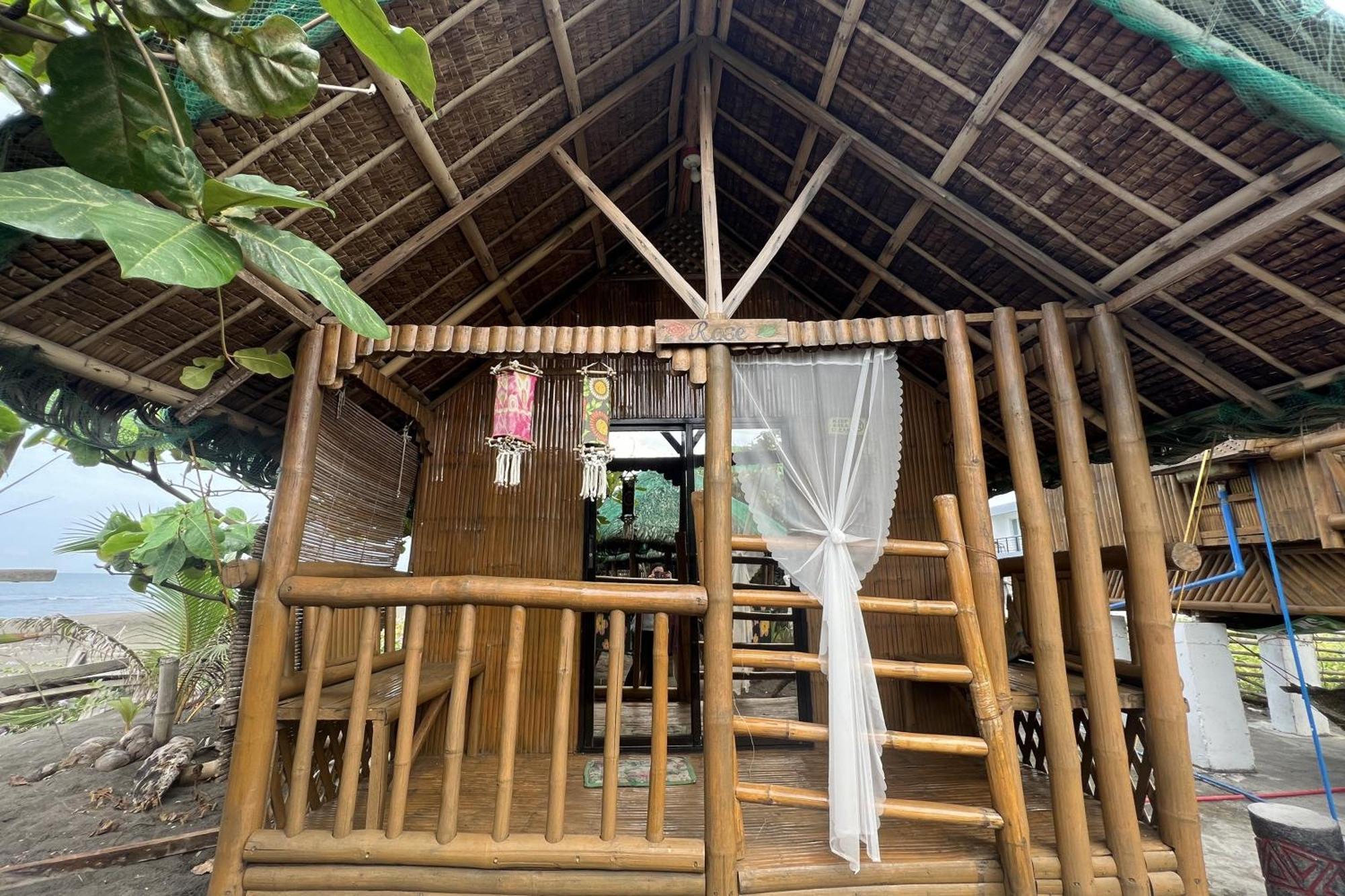 Lover'S Point Beach Front Resort Лиан Екстериор снимка